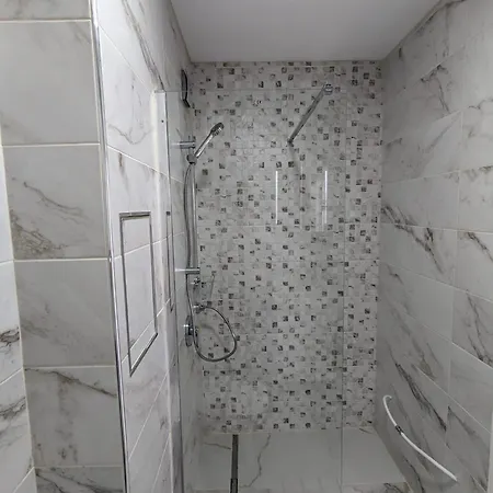 Apartamento Reina Apartment- Next To Zoo And Close To Mall Paradise