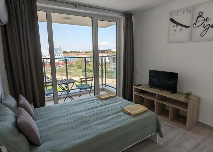 Reina Apartment- Next To Zoo And Close To Mall Paradise Apartmán Sofie