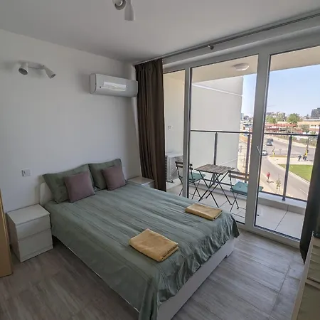 Reina Apartment- Next To Zoo And Close To Mall Paradise Διαμέρισμα