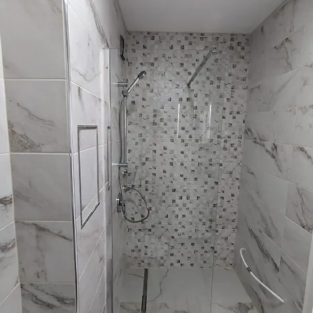 Reina Apartment- Next To Zoo And Close To Mall Paradise Διαμέρισμα *