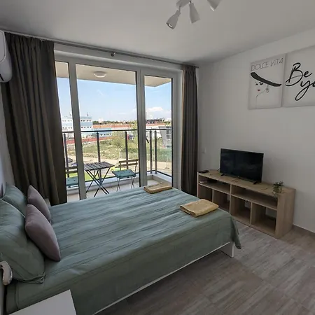 Reina Apartment- Next To Zoo And Close To Mall Paradise شقة صوفيا